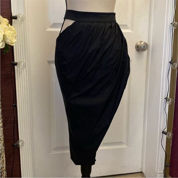Zeynep Arcay Elegant Black cut out Women's Skirt, US2 - Picture 1 of 6